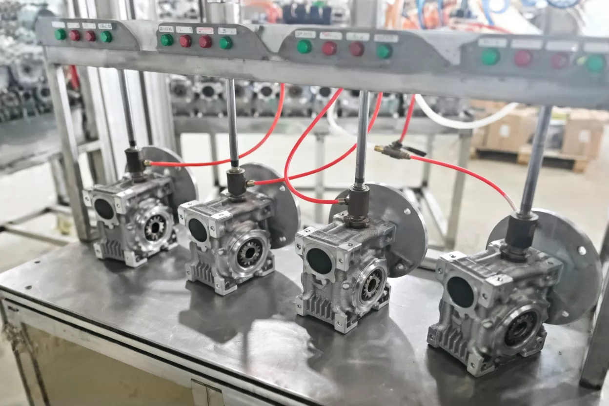 Worm reducer assembly and run-in testing
